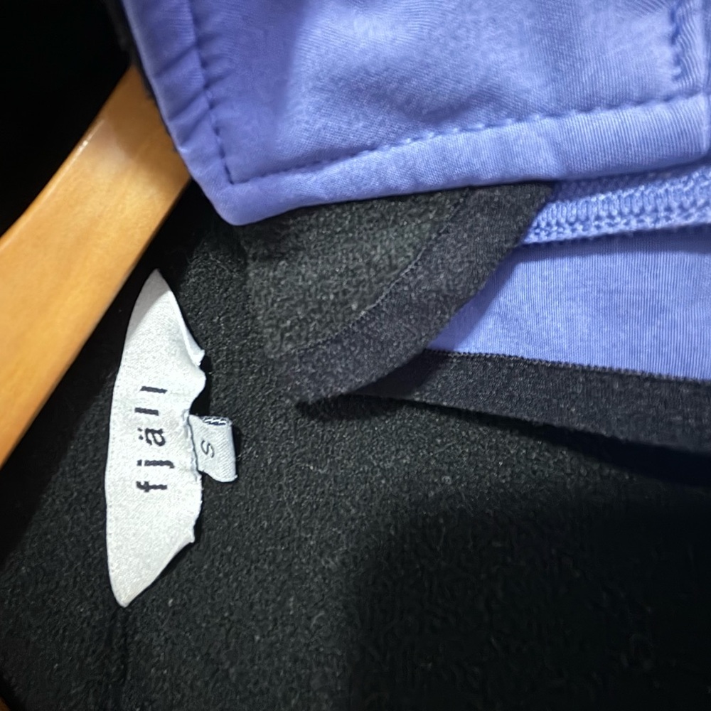 FJALL Raven Jacket - Picture 2 of 7